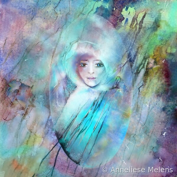 Kristalportret Labradoriet met een lichte figuur in blauwe en turquoise tinten